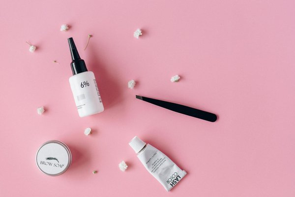 Guide Ultime : Comment Sélectionner Votre Premier Vêtement Unisexe avec Style et Confiance